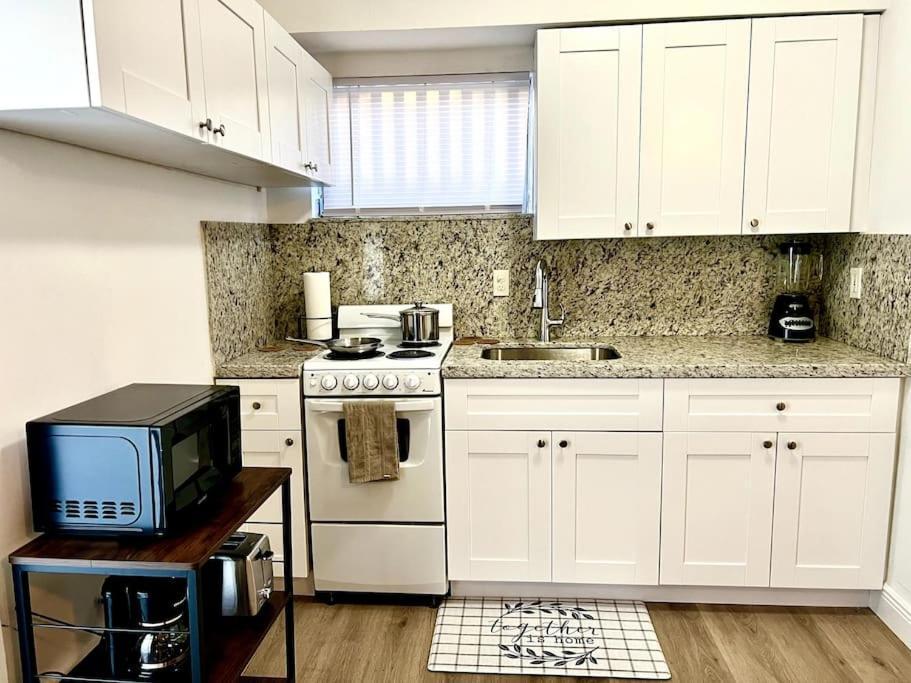 Intimate Casita Mia Minutes Away From Airport, Calle 8, Brickell, Coral Gables, The Beach And More! Miami Exterior photo